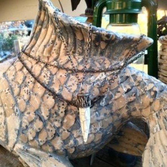 Artisan Crafted Faux Ivory Horn Tooth & Antique Chain - Picture 6 of 8